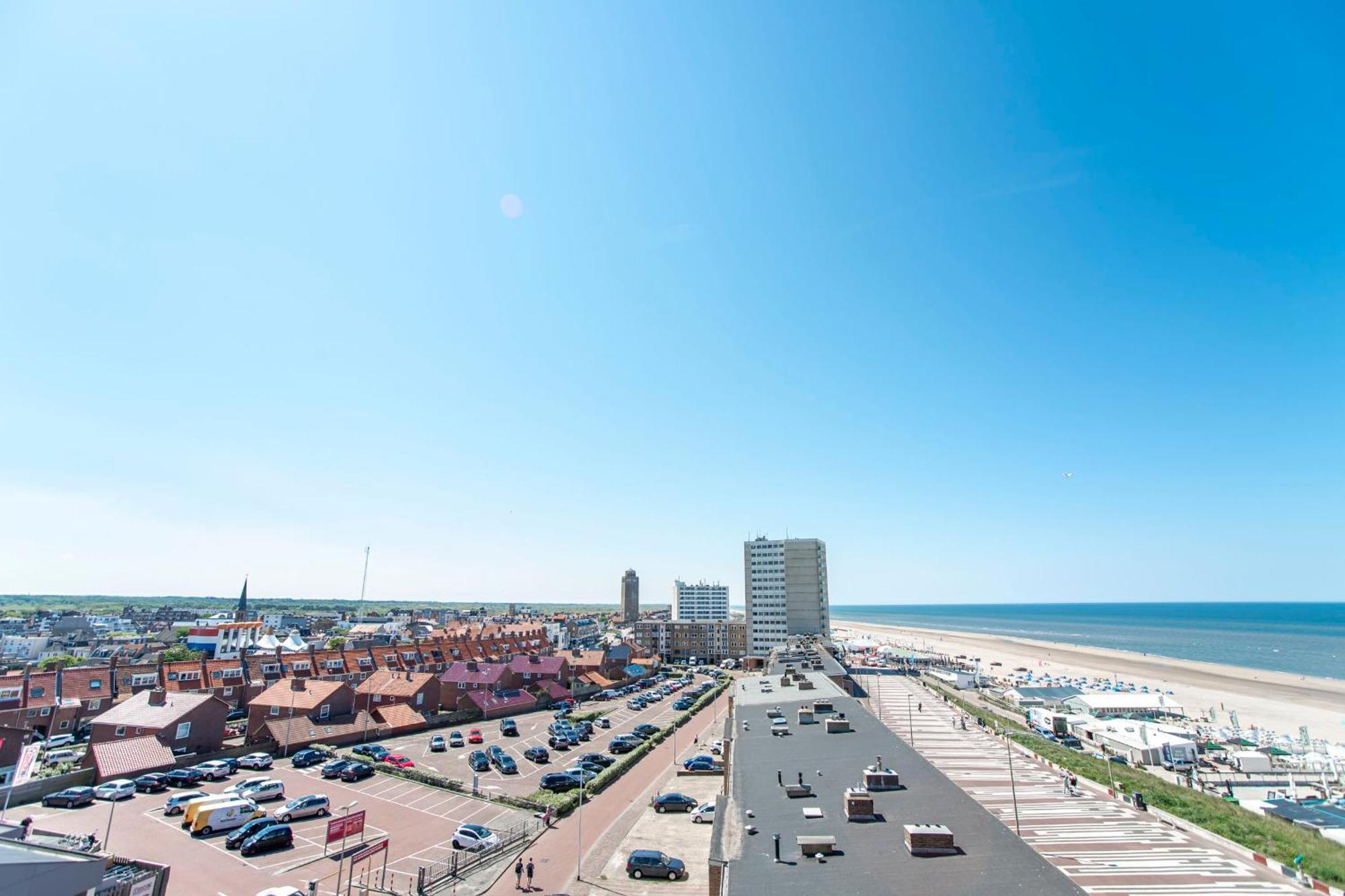 Studio Tara At The Beach With Private Parking Zandvoort Bagian luar foto