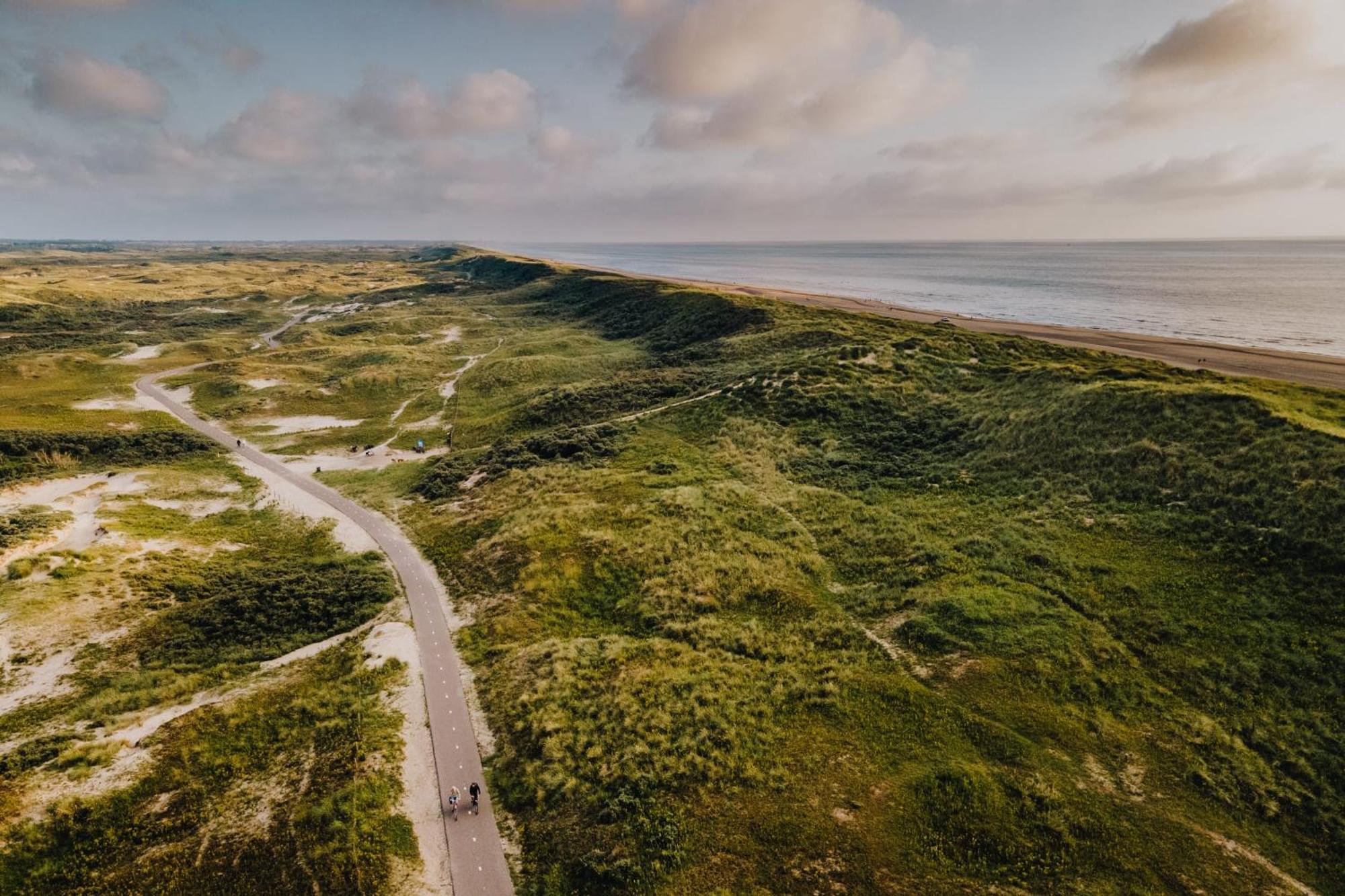 Studio Tara At The Beach With Private Parking Zandvoort Bagian luar foto
