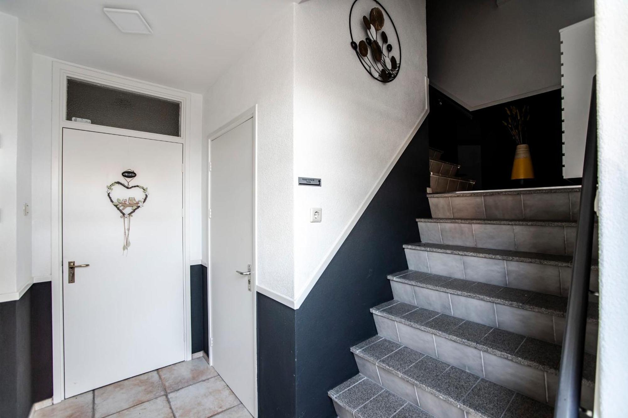 Studio Tara At The Beach With Private Parking Zandvoort Bagian luar foto