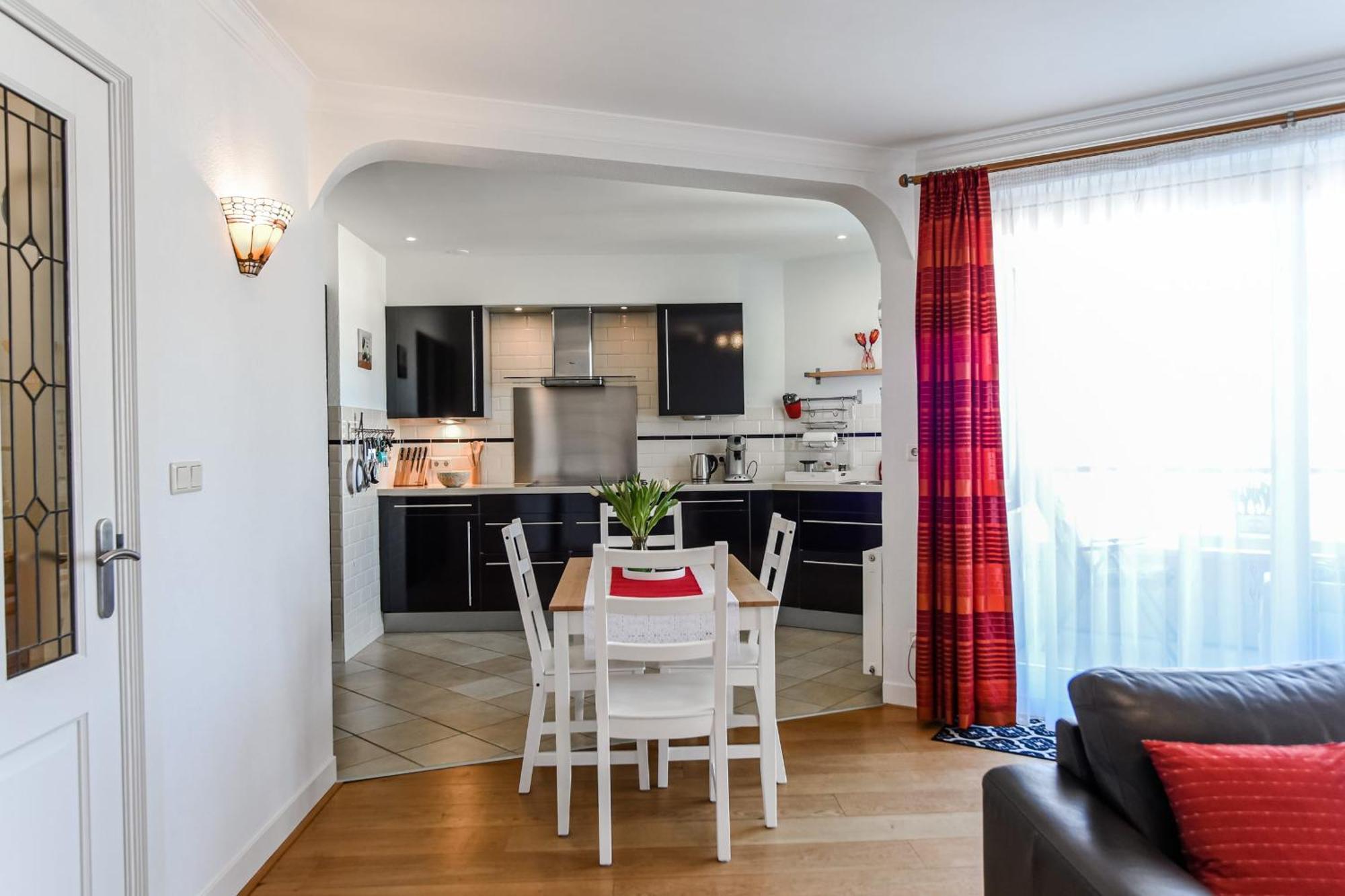 Studio Tara At The Beach With Private Parking Zandvoort Bagian luar foto