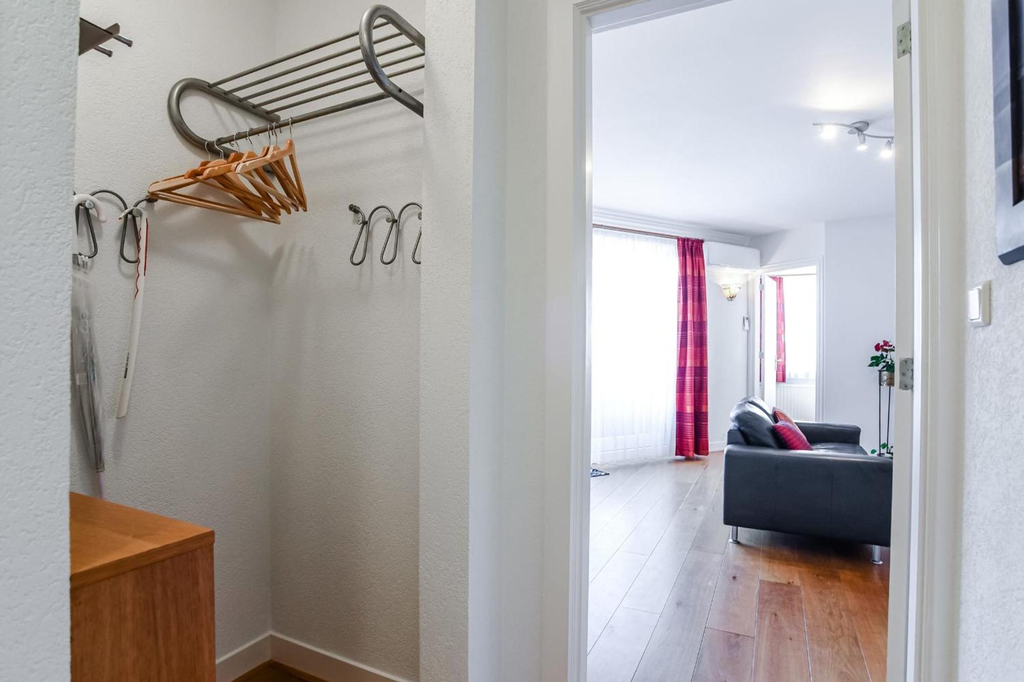 Studio Tara At The Beach With Private Parking Zandvoort Bagian luar foto