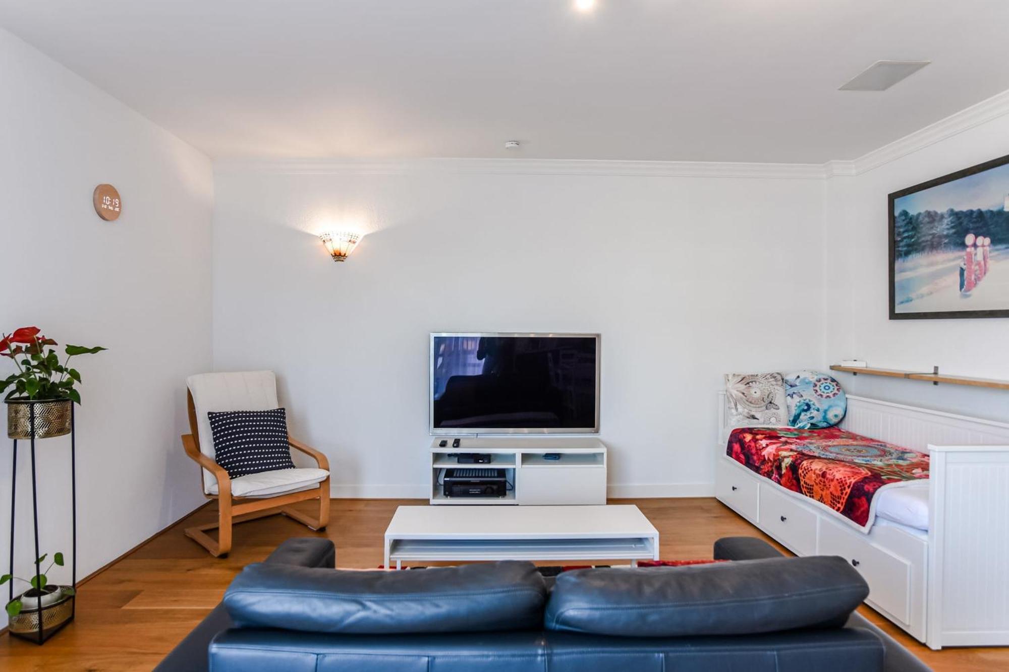 Studio Tara At The Beach With Private Parking Zandvoort Bagian luar foto