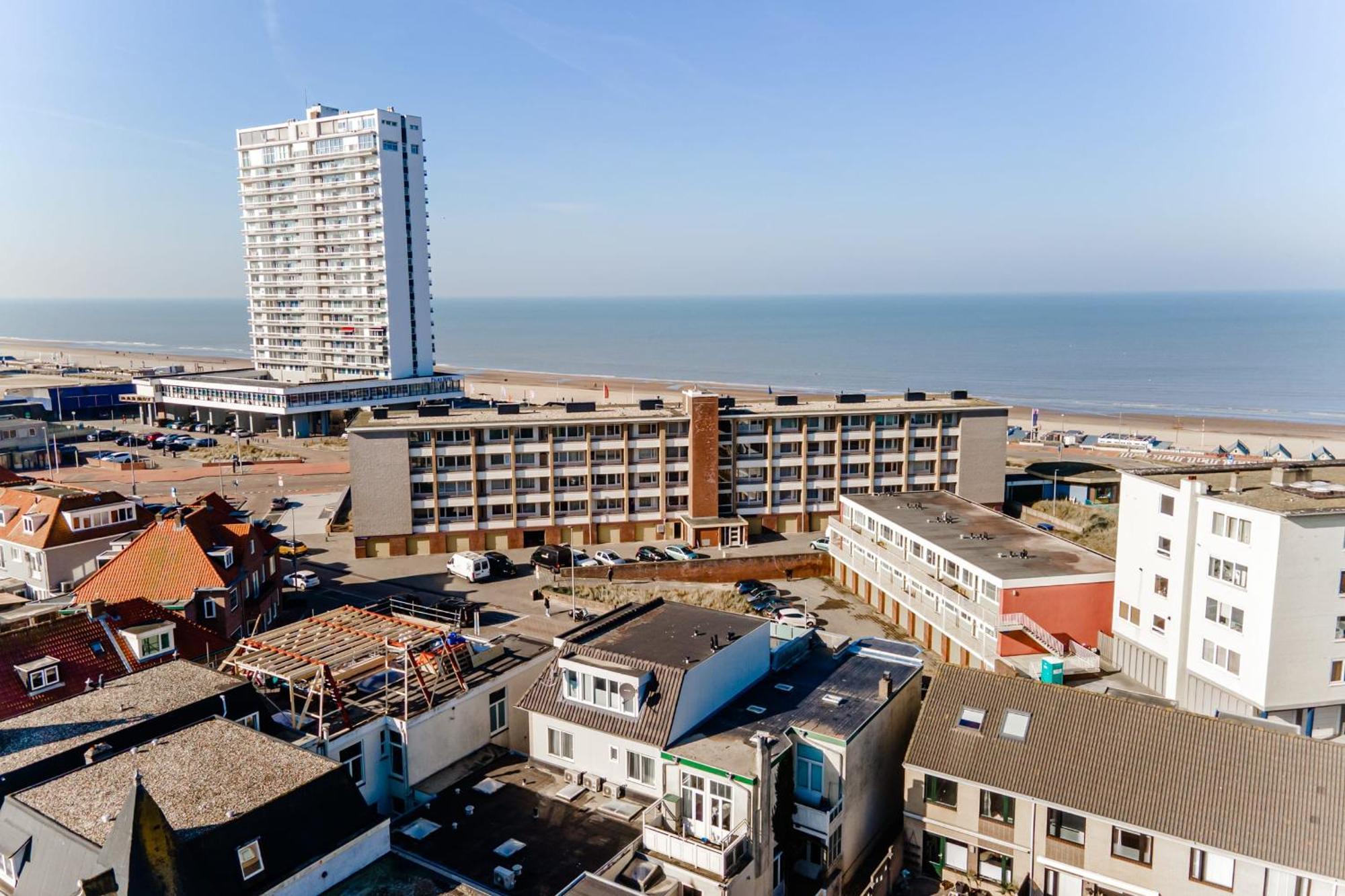 Studio Tara At The Beach With Private Parking Zandvoort Bagian luar foto
